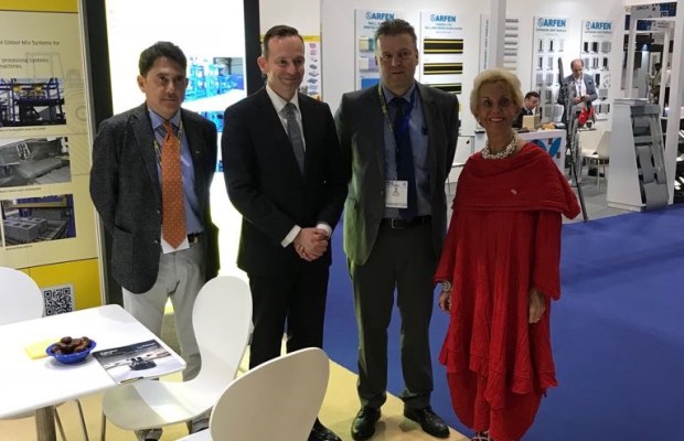 Dr. Volker Wissing visits the Masa booth at the BIG Show in Muskat (from right to left: Shahryer Djaff, Dr. Volker Wissing, Frank Reschke, Olga Vercammen)